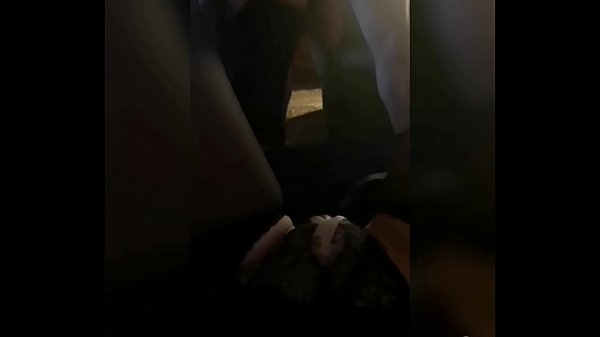 MJM poeth. Gŵr fucks gariad o flaen ei wraig. Mae pussy gwraig yn gwlychu, mae ei ffantasïau budr yn cuddio'r meddwl