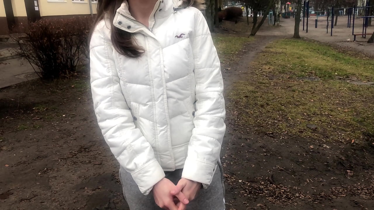 Dieithryn Am yr Arian Wedi'i Sugno a'i Ffycio. Amatur Rwsiaidd. Gyda Siarad.